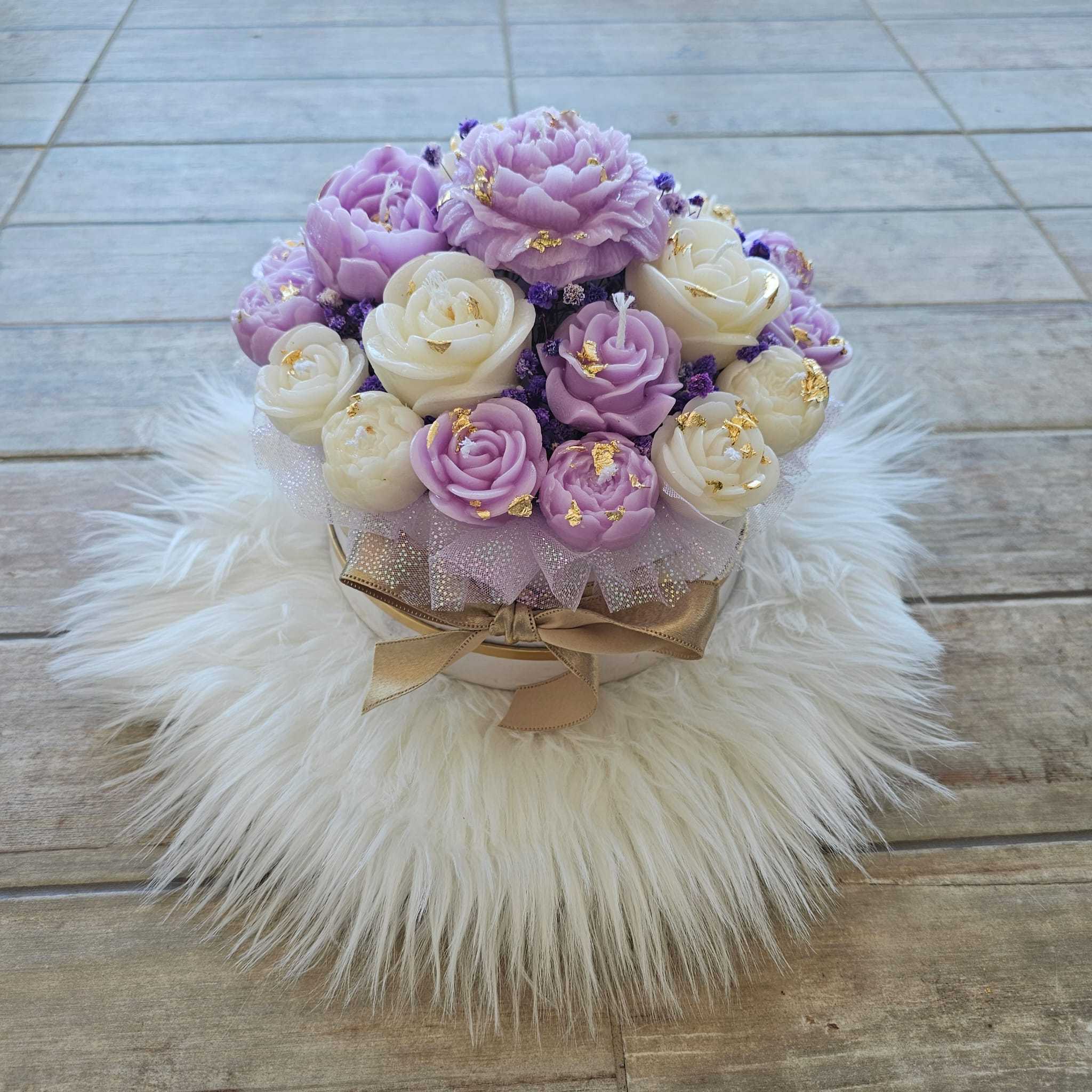 זר פרחים מנרות